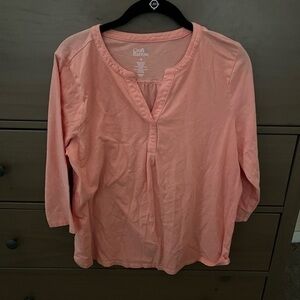NWOT M peach l/s vneck Croft & Barrow top. Excellent condition. Beautiful.